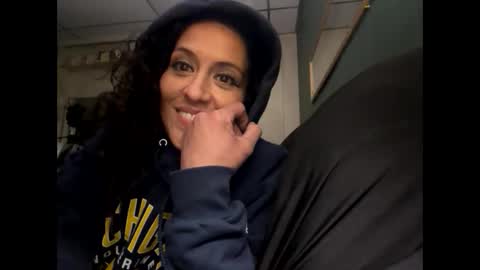 Snapshot of cece_vibez chatting on November 2025 10:08:02 AM cece_vibez online show from November 2025 10:08:02 AM