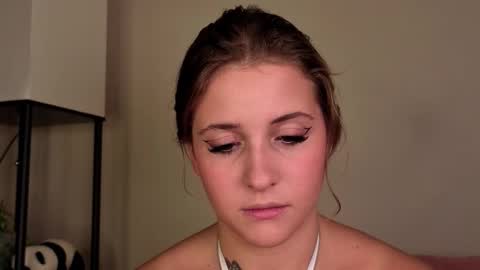 Lina  online show from December 2025 07:09:01 PM