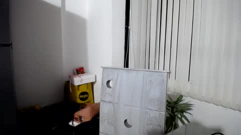 Snapshot of cecihotty4u chatting on March 2025 01:53:01 AM ceci online show from March 2025 01:53:01 AM