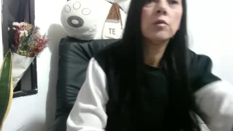 Snapshot of cecihotty4u chatting on September 2025 01:29:02 AM ceci online show from September 2025 01:29:02 AM