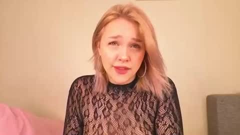 Snapshot of celestia_dyson chatting on June 2026 01:36:02 AM Mary online show from June 2026 01:36:02 AM