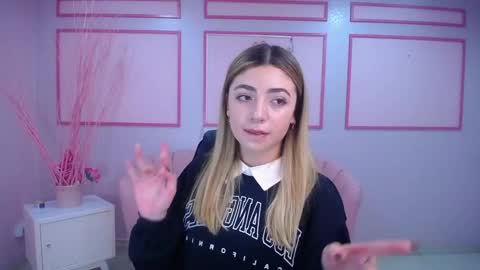 channel_blonde_a online show from December 2024 04:49:01 PM