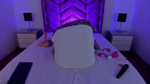 Channelfox  online show from February 2026 09:02:01 PM