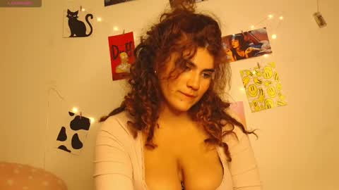 Snapshot of chantal_leon chatting on October 2025 03:40:01 AM online show from October 2025 03:40:01 AM