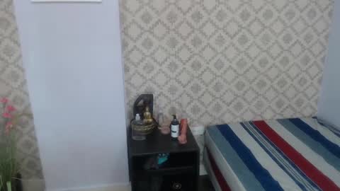 Snapshot of chantal_taylor_ chatting on December 2024 06:23:02 PM Raquel online show from December 2024 06:23:02 PM