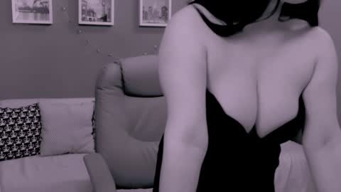 Snapshot of chantallovely chatting on January 2025 02:41:02 PM The Queen online show from January 2025 02:41:02 PM