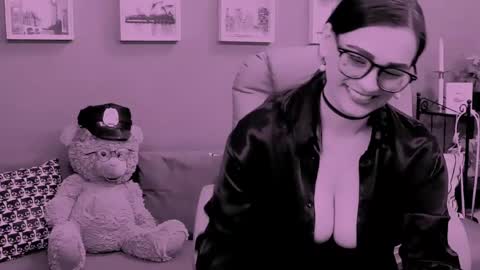 The Queen online show from May 2026 06:37:02 PM