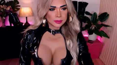 charismatic_apple online show from January 2026 05:40:01 PM