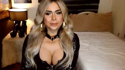 charismatic_apple online show from February 2026 06:13:02 PM