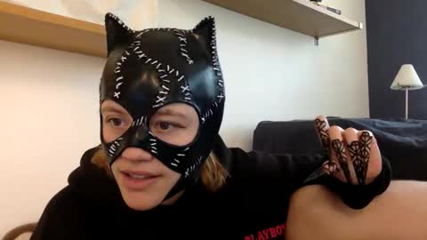 CharliesCherryRoomxoxoxoxo online show from November 2025 08:19:01 PM