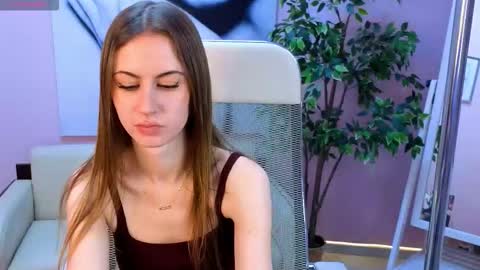 Snapshot of charllotteswan chatting on November 2025 04:43:02 PM Help me reach 10 thumbs up online show from November 2025 04:43:02 PM