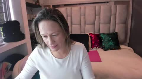 Charlot milf online show from October 2025 12:03:01 PM
