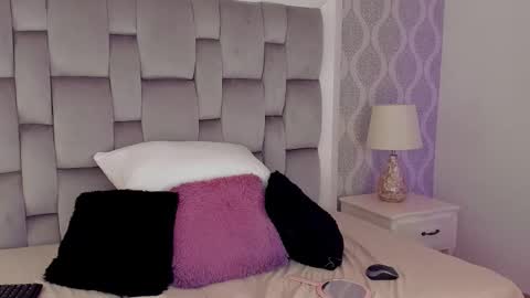 Snapshot of charlotte__08 chatting on January 2026 08:32:01 PM Charlotte online show from January 2026 08:32:01 PM