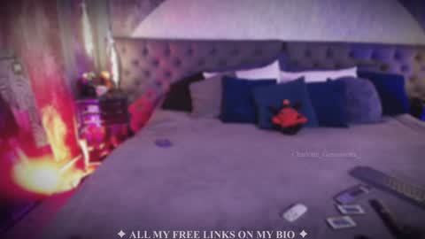 Charlotte online show from September 2025 06:00:01 PM