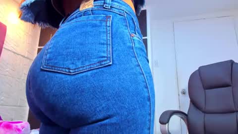 Charlotte Icee online show from November 2025 04:17:02 PM