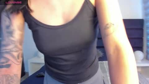 Snapshot of charlotte_knox chatting on October 2025 12:02:01 PM Charlotte online show from October 2025 12:02:01 PM