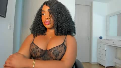 Snapshot of charlotte_tiller chatting on April 2026 06:08:01 AM Yuli online show from April 2026 06:08:01 AM