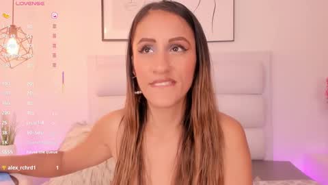 Snapshot of charlottedupontt chatting on January 2025 04:42:01 PM Charlotte online show from January 2025 04:42:01 PM