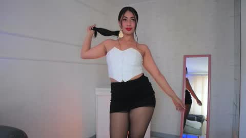 Lauren Rus online show from November 2025 12:51:01 PM