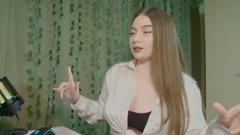 Kira online show from January 2025 07:11:01 PM