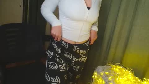 Kira online show from September 2025 08:32:01 PM