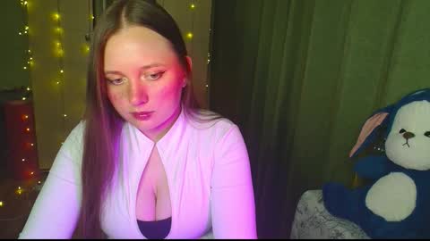 Kira online show from September 2025 03:57:01 PM