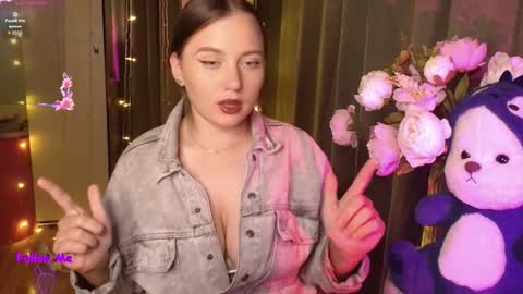 Kira online show from September 2025 06:46:02 PM