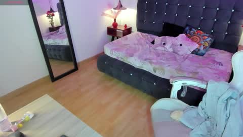 Charly online show from October 2025 05:15:01 AM