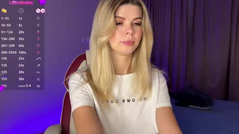 Snapshot of charming__kitty chatting on December 2024 10:17:02 AM Kira online show from December 2024 10:17:02 AM