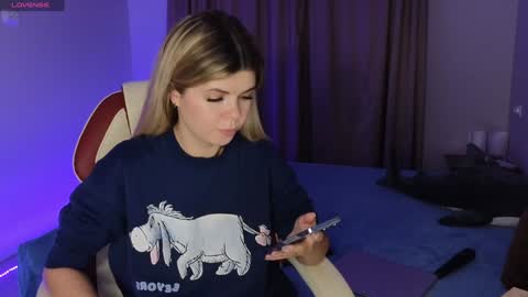 Snapshot of charming__kitty chatting on December 2024 06:53:02 PM Kira online show from December 2024 06:53:02 PM