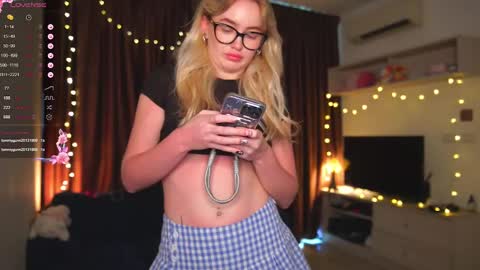 Snapshot of charming_daisy chatting on March 2025 02:36:01 AM my fansly Charming daisy              My Wishlist  for new toys     online show from March 2025 02:36:01 AM