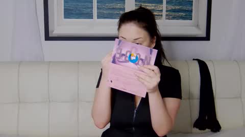 Snapshot of charming_lolla chatting on October 2025 03:18:01 AM charming_lolla online show from October 2025 03:18:01 AM