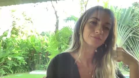 Chasing Sunsets Quinn online show from October 2025 10:43:02 PM