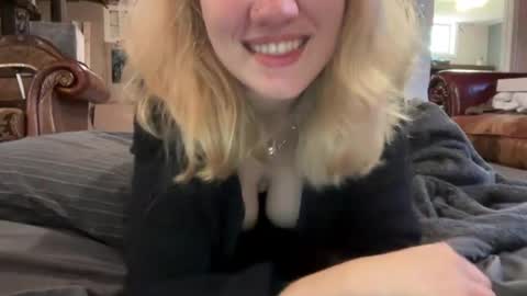 chatonblanchexx online show from July 2026 07:08:02 PM