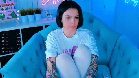 Snapshot of chaturkaterina chatting on November 2025 03:38:01 AM Miss Harmony online show from November 2025 03:38:01 AM