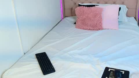 cheerry_moon online show from February 2026 06:27:01 PM