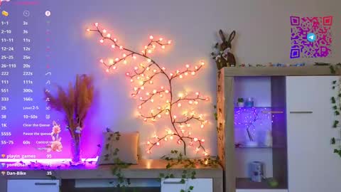 Mona online show from February 2025 09:48:02 PM