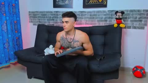 Snapshot of chepe_fit chatting on January 2025 12:42:01 AM chepe vause online show from January 2025 12:42:01 AM