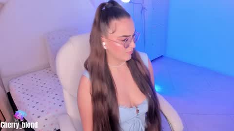 Snapshot of cherry_blond_ chatting on October 2025 09:23:02 PM Cherry online show from October 2025 09:23:02 PM