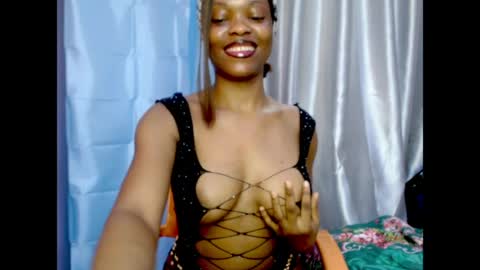 Snapshot of cherry_xchaos chatting on June 2026 06:21:02 AM Sophie online show from June 2026 06:21:02 AM