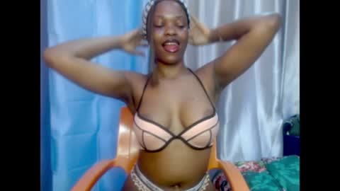 Snapshot of cherry_xchaos chatting on June 2026 06:33:01 AM Sophie online show from June 2026 06:33:01 AM