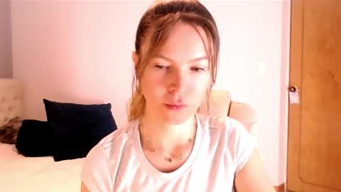 Anna online show from November 2025 02:22:02 AM