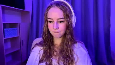 Evie online show from October 2025 06:25:01 AM