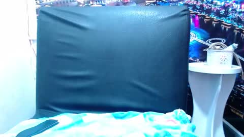 Chikys   online show from January 2025 06:15:01 PM