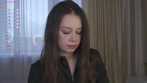 Nicole online show from September 2025 05:11:01 AM