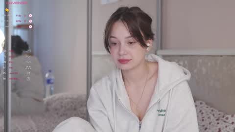 Snapshot of chillgirlll chatting on June 2026 05:00:01 AM Nicole online show from June 2026 05:00:01 AM