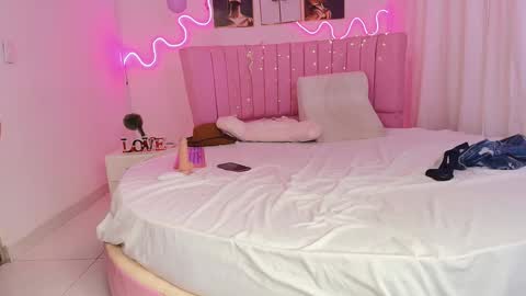 sophia online show from December 2024 05:12:01 AM