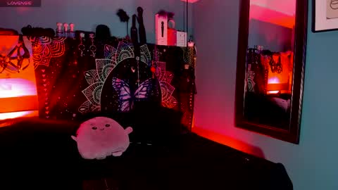 Chloeallennn  online show from April 2026 12:18:01 PM