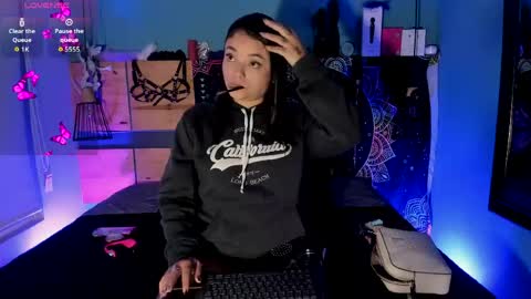 Chloeallennn  online show from May 2026 11:29:01 AM