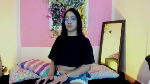Snapshot of chloe__skye chatting on April 2026 07:43:01 PM Chloe Skye online show from April 2026 07:43:01 PM